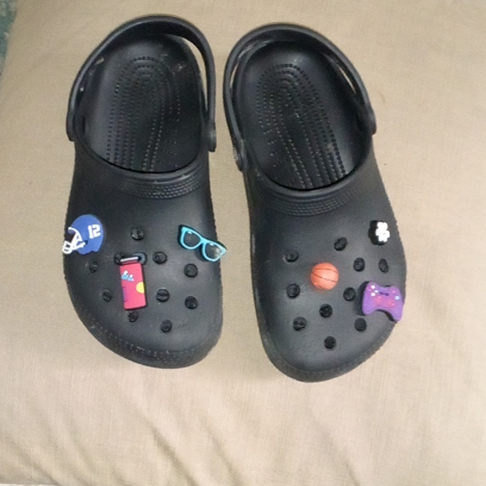 Crocs with 6 jibbitz